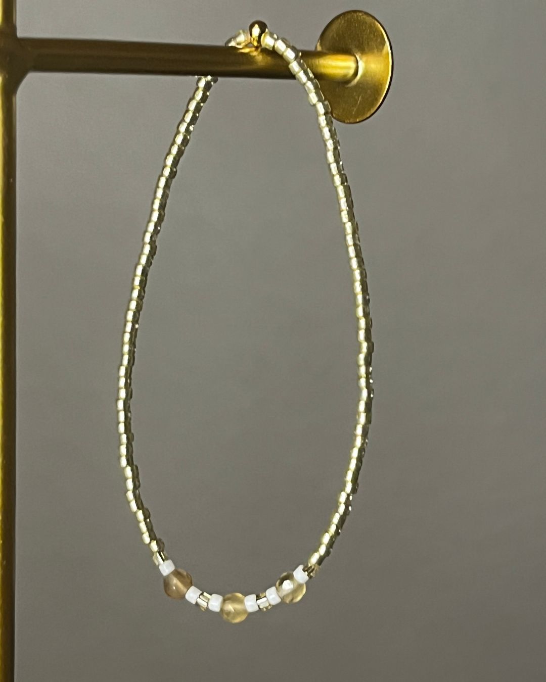 elastik armbånd med perler og agat