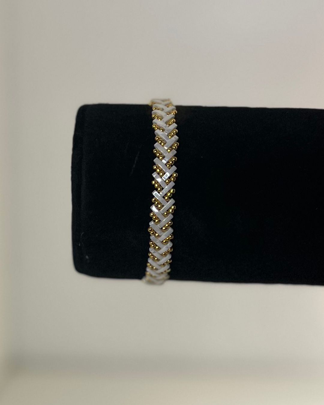 Herringbone håndsyet armbånd guld hvid